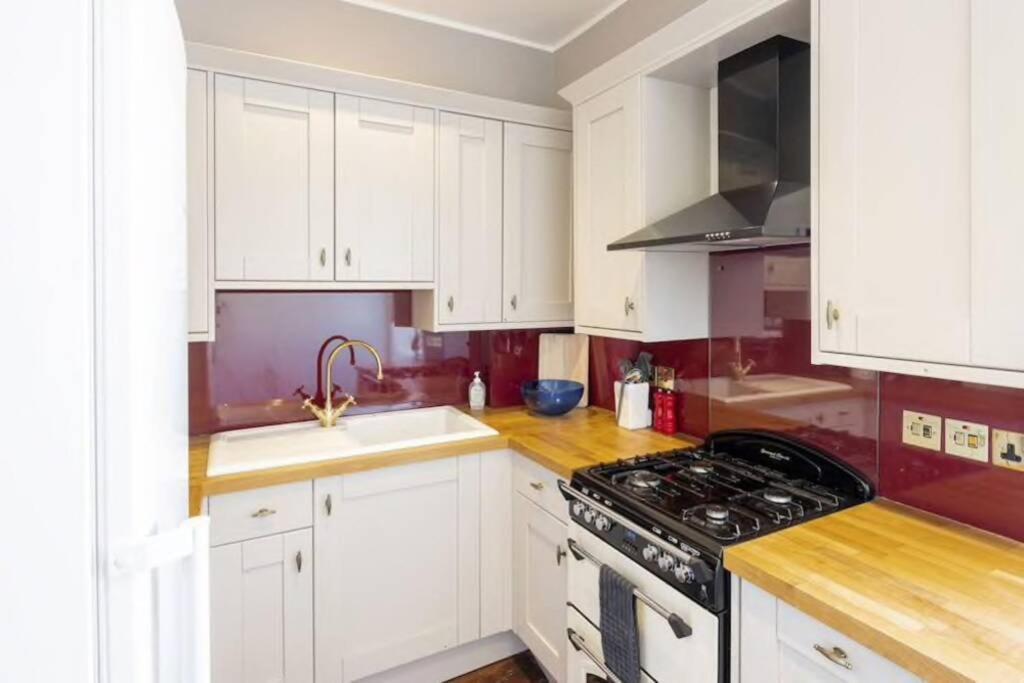 Georgian Apartment Located In The Center Of Bath. Экстерьер фото